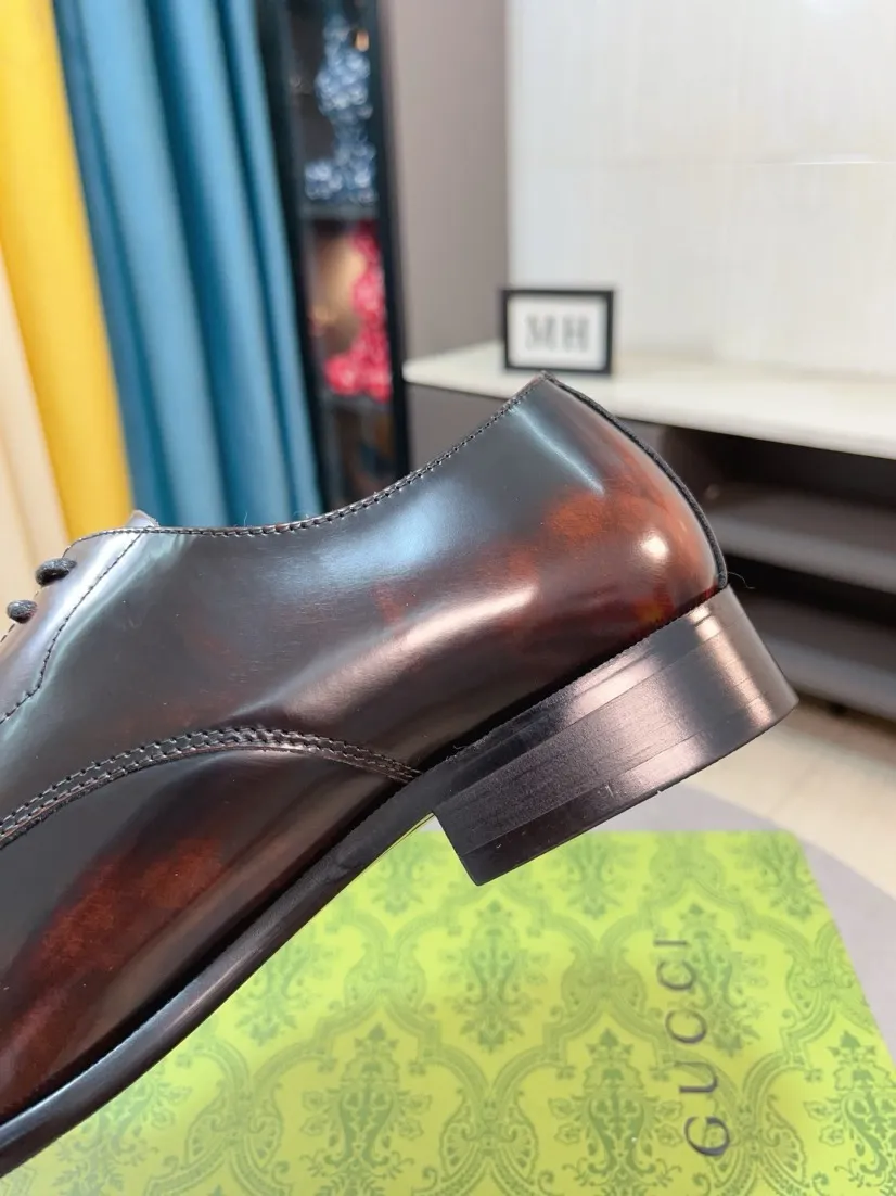 Men's Men's Shoes 💰520🌹🌹Niuli [GUCCI Gucci] A new style of formal men's leather shoes is coming~ The original quality upper is made of patent leather imported from Italy, the leather is soft and delicate, comfortable and soft first-layer cowhide lining, rubber wear-resistant outsole, the shoe shape is dignified and domineering, and the luxury charm cannot be concealed! The natural and free nouveau riche leads the trend. Code number: 38-44
